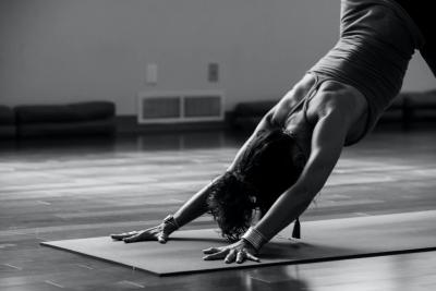 Упражнения йоги и другие оздоровительные гимнастики.